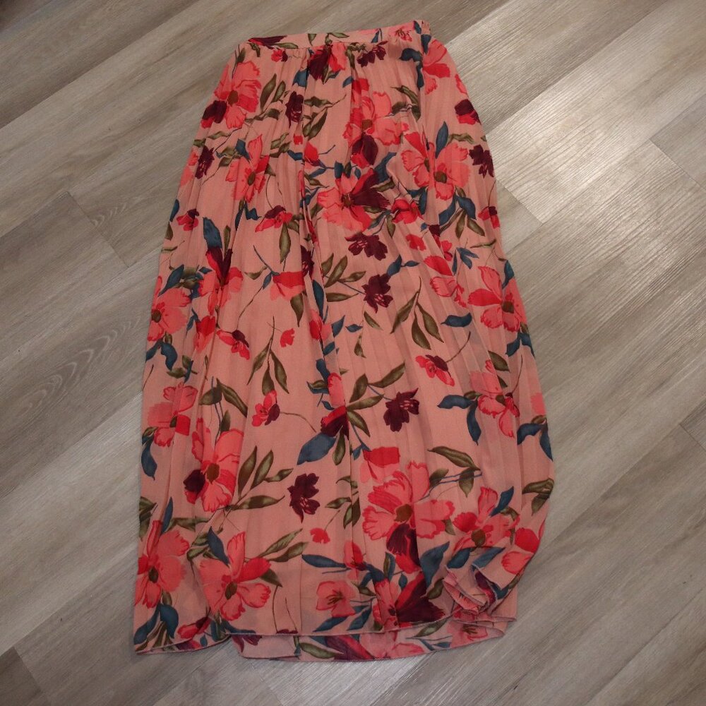 Floral pleated maxi skirt